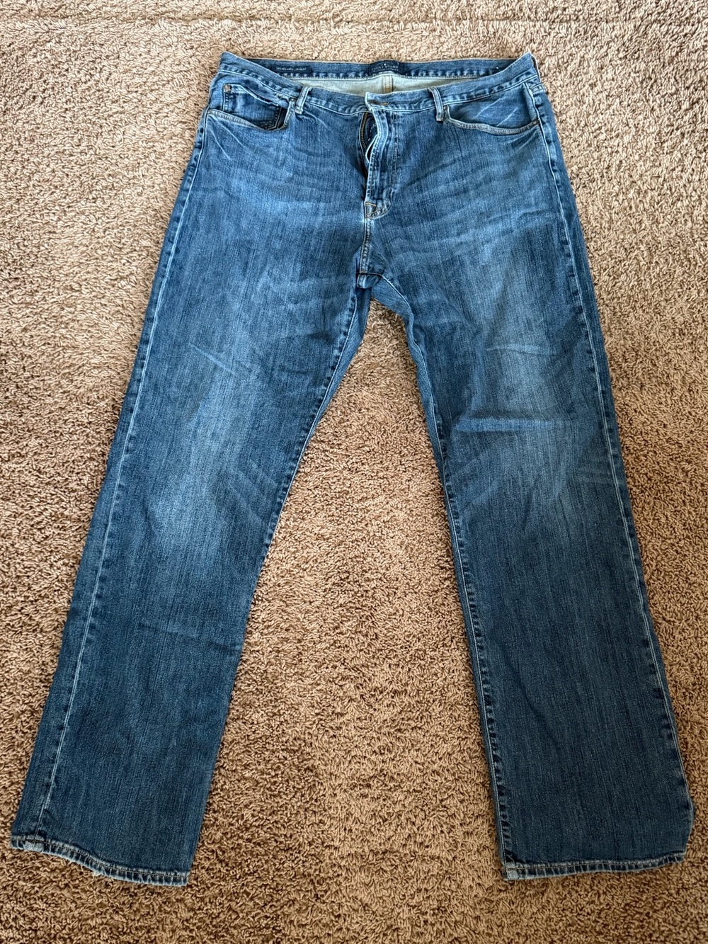 Lucky Brand Men's Straight Leg Denim Jeans in Faded Blue